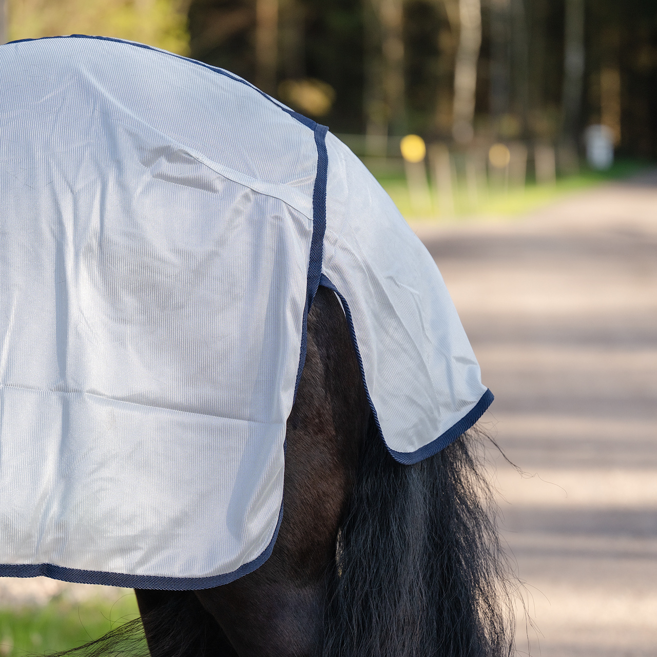 Ridflugtäcke Komondo
